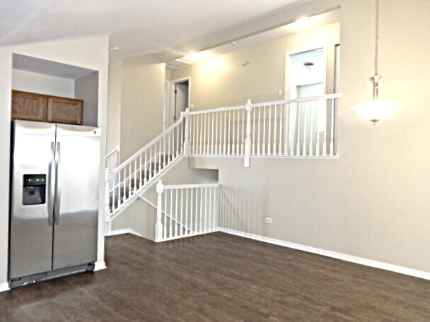Building Photo - 816 Shorewood Dr