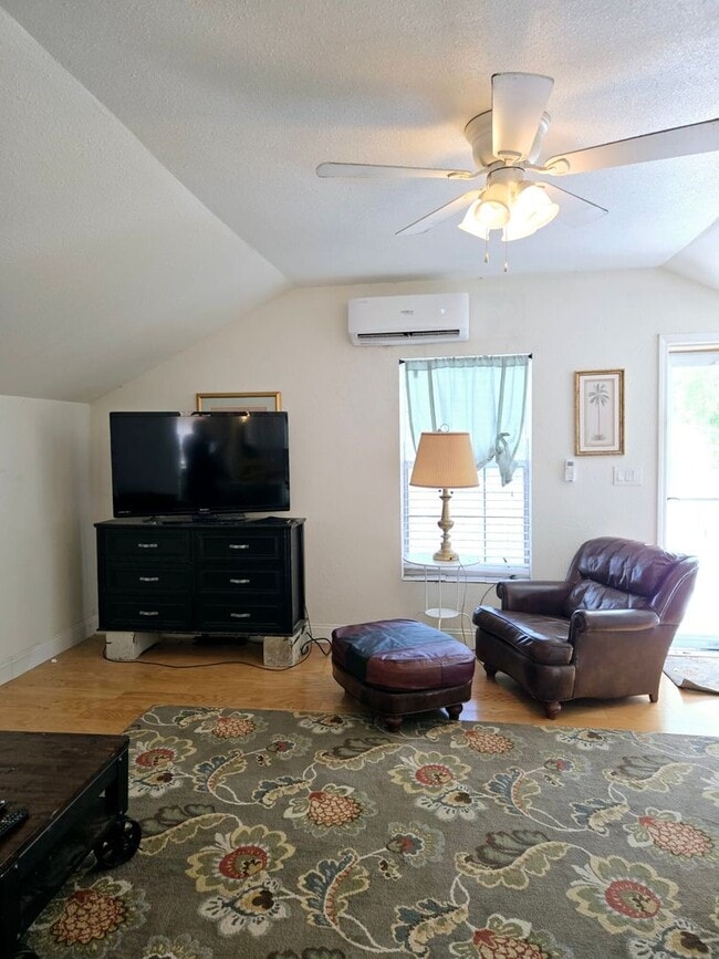Building Photo - Charming Upstairs Studio Apartment | 4805 Valhalla Ln, Plant City, FL 33565