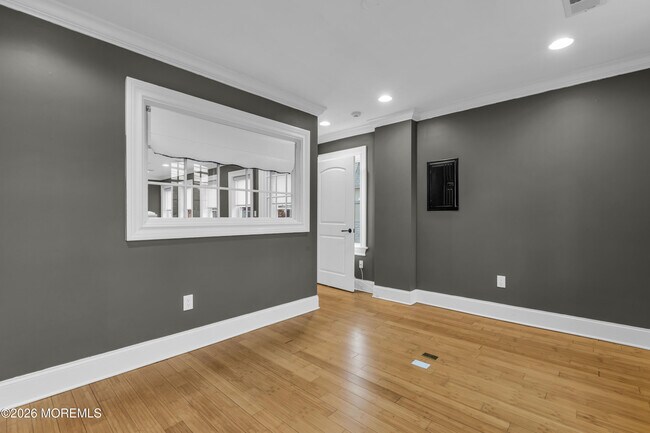 Building Photo - 205 Bay Ave