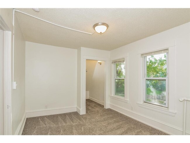 Building Photo - 250 N Irving Ave