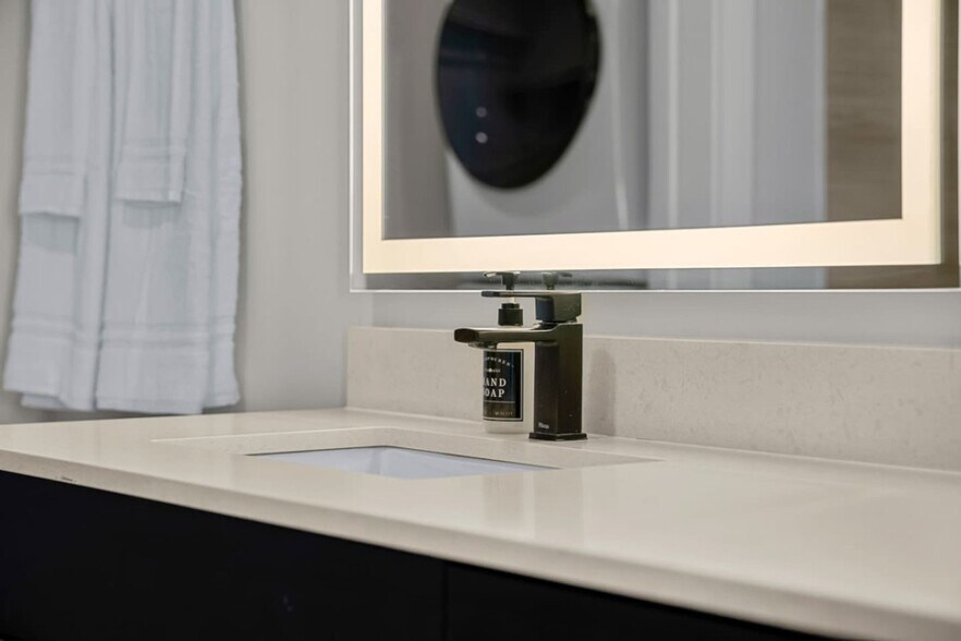 Building Photo - 1116 Gramercy Ln