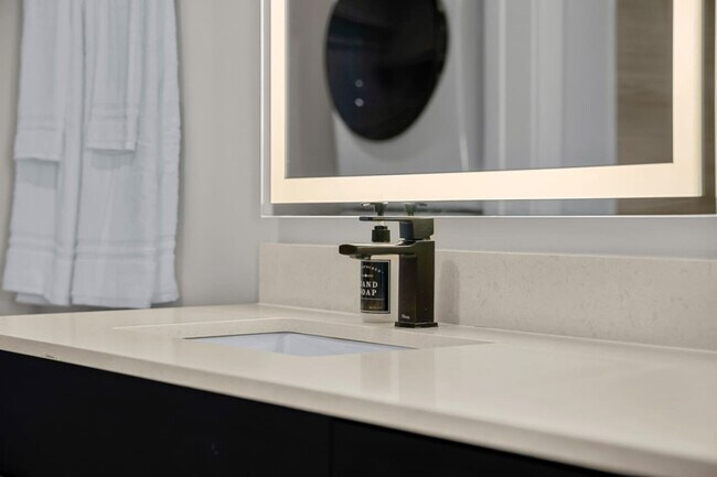 Building Photo - 1116 Gramercy Ln