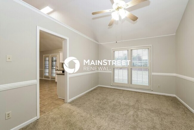 Building Photo - 3 Bedroom Pet-Friendly Home in MEMPHIS, TN with Main Street Renewal