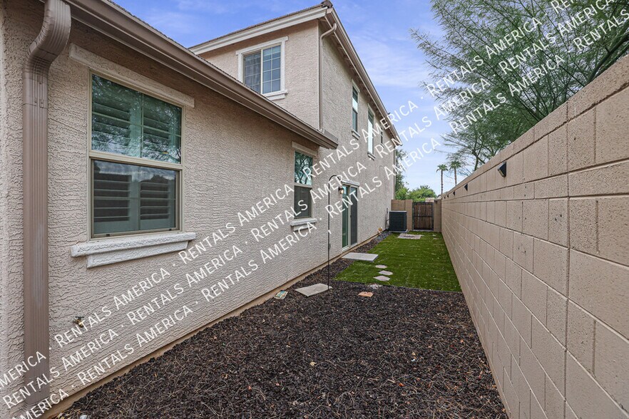 Building Photo - 2810 N 73rd Dr
