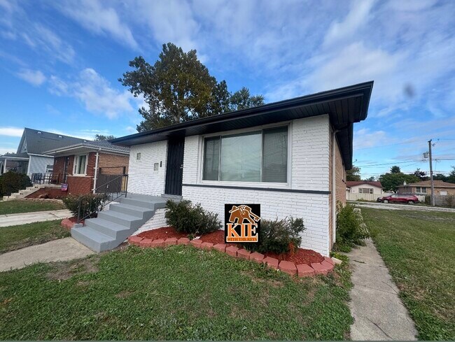 Primary Photo - 14527 Irving Ave