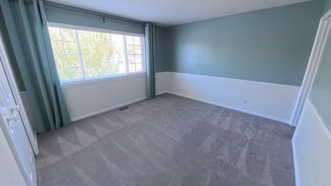 Building Photo - Beautiful Lindon Home