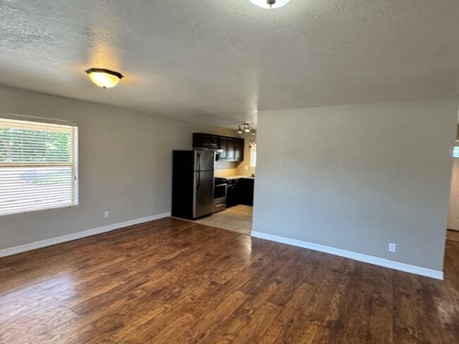 Building Photo - PRIVATE, COUNTRY LIKE SETTING IS A 2 BEDRO...