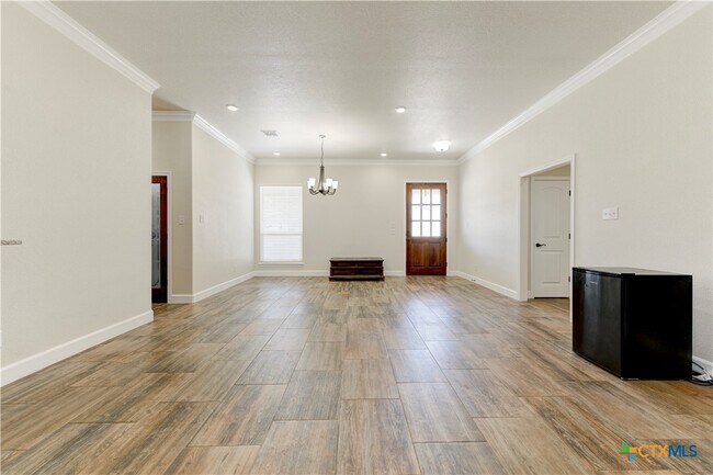 Building Photo - 1040 Vista Dr