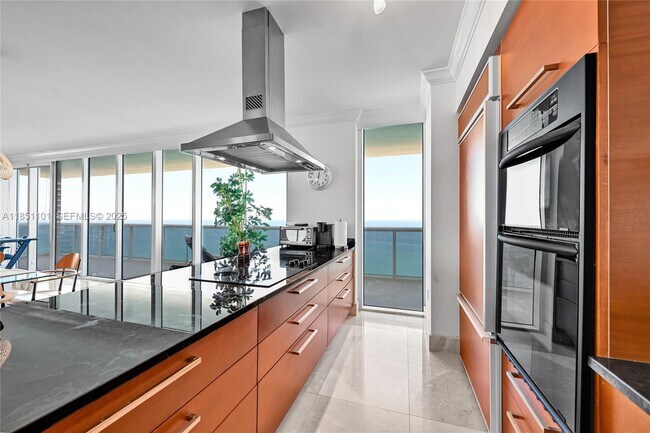 Building Photo - 1830 S Ocean Dr