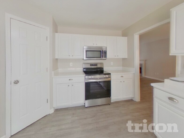 Building Photo - 1506 Kindred Cir NW