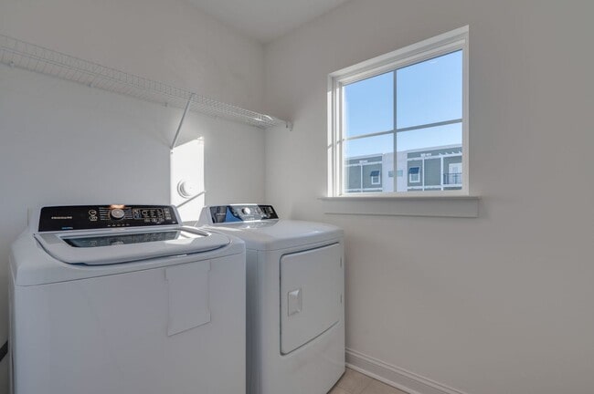 Building Photo - 3BD/3.5BA Immaculate Condo at the Oceanfront!