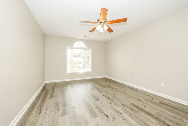 Building Photo - 636 Zellwood Dr