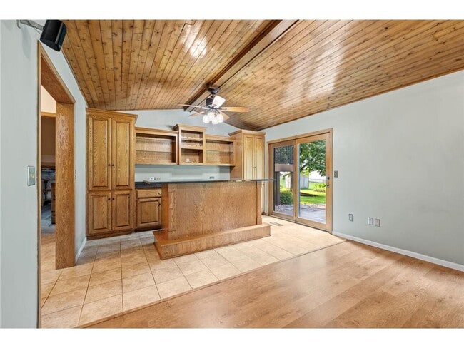 Building Photo - 1008 3rd St NE