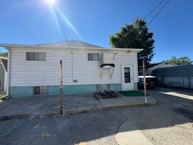 Primary Photo - 812 Muir Ave
