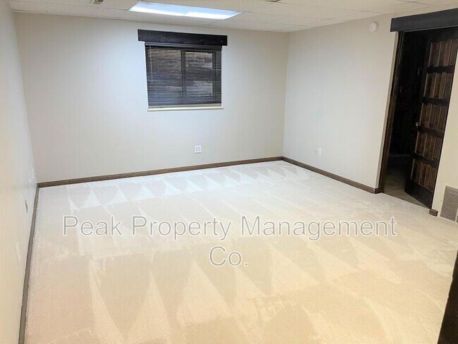 Building Photo - 3201 Wedgewood Ct