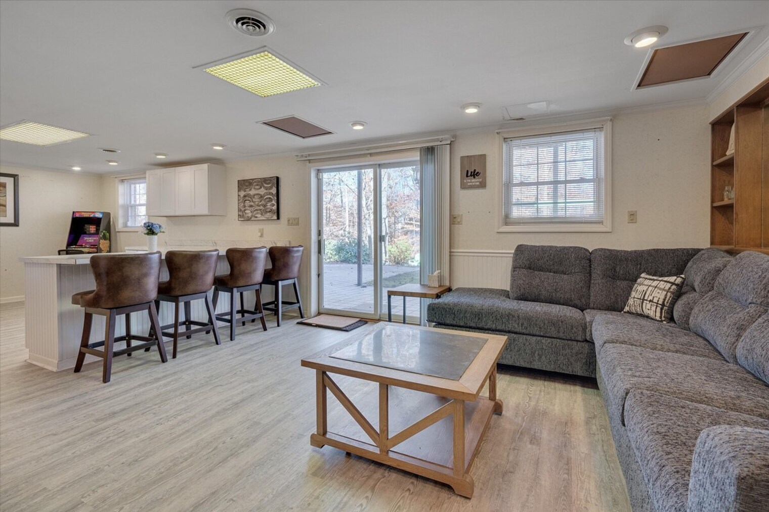 Building Photo - 1016 Shalimar Dr