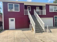Building Photo - 206 Challenger St