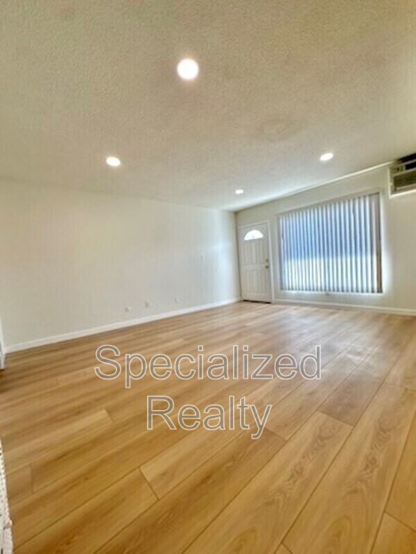 Building Photo - 504 Hill Dr