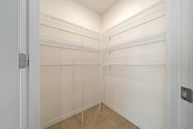 Building Photo - 5029 SW 87 St