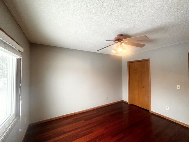 Building Photo - 9403 Lakeside Trl