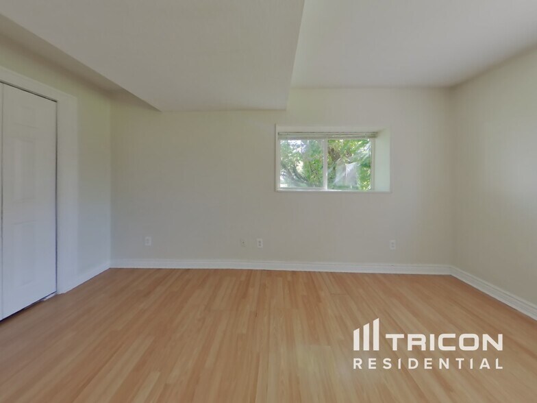 Building Photo - 2262 2940 W