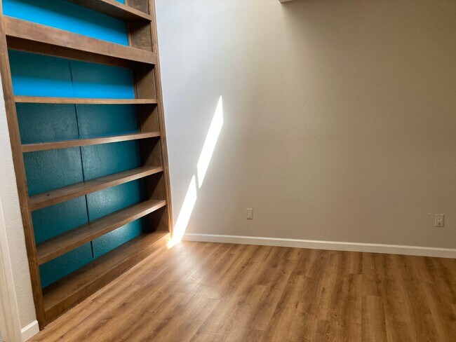 Building Photo - East Side Townhouse