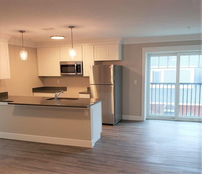 Building Photo - 10 4th St