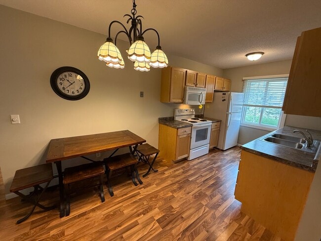 Building Photo - 1 bed, 1 bath close proximity to downtown!