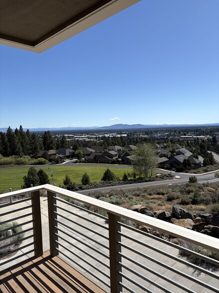 Building Photo - 2572 NW Awbrey Point Cir