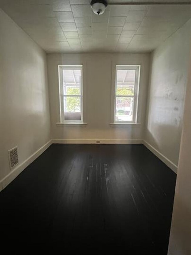 Building Photo - 747 Linden Ave