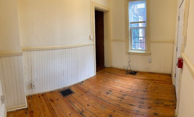 Building Photo - 4021 Pine St