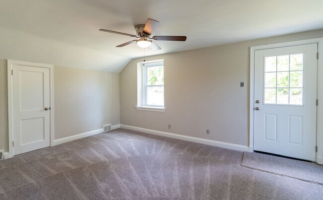 Building Photo - Rare 4 bed Gem in Marple Newtown