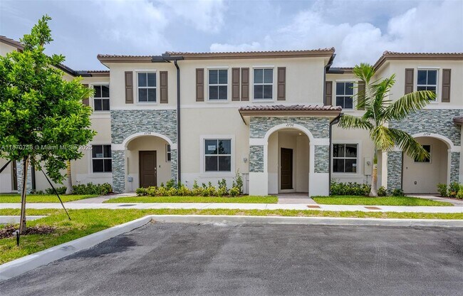 Building Photo - 2796 SE 26th Ave