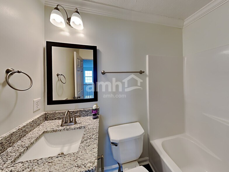 Building Photo - 2180 Lexington Ln