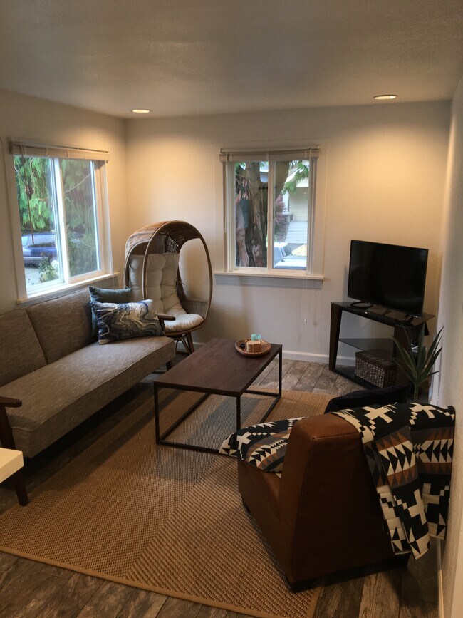 Building Photo - 609 N 48th St