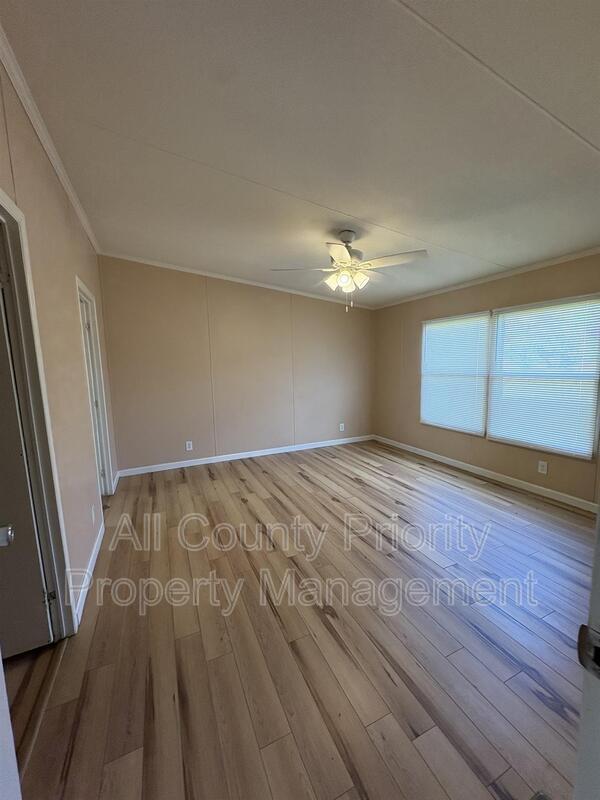 Building Photo - 1916 NC-210