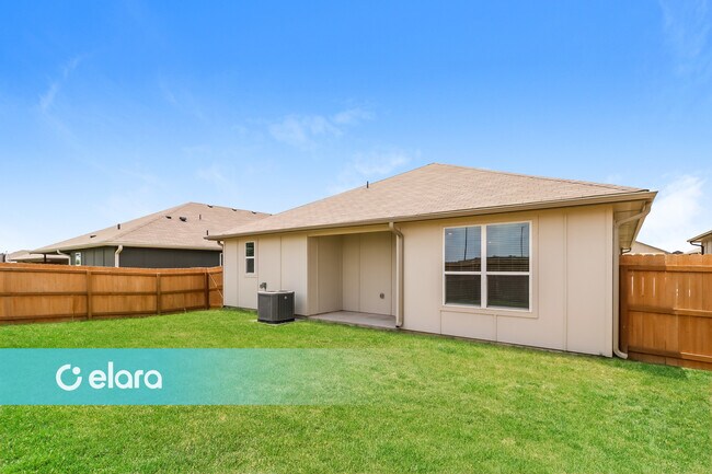 Building Photo - 2219 HORNBEAM ST