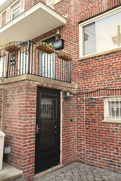 1st floor entrance - 31 Towers St