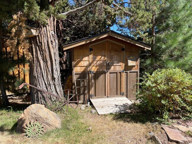 Building Photo - Deschutes Riverfront Home in Tumalo | 3 Bed + Office | Landscaping Included