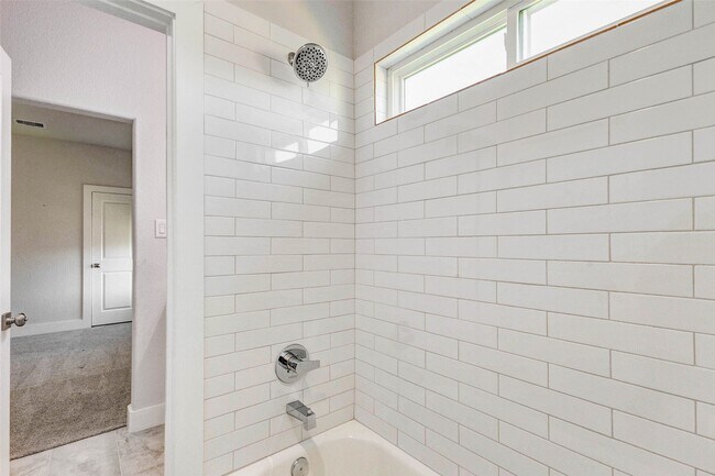 Building Photo - 4677 Bellfort Ave