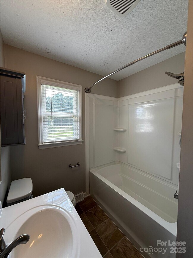 Building Photo - 4712 Jamee Dr