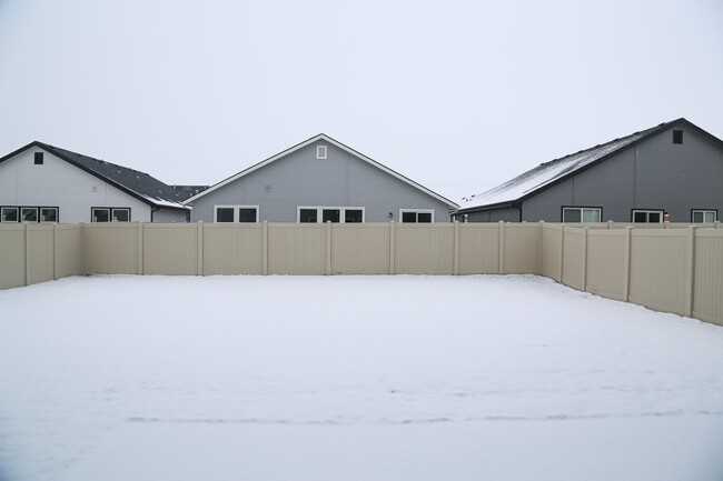 Building Photo - 7666 E Lightfoot St