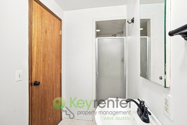 Building Photo - 924 S 226th Pl