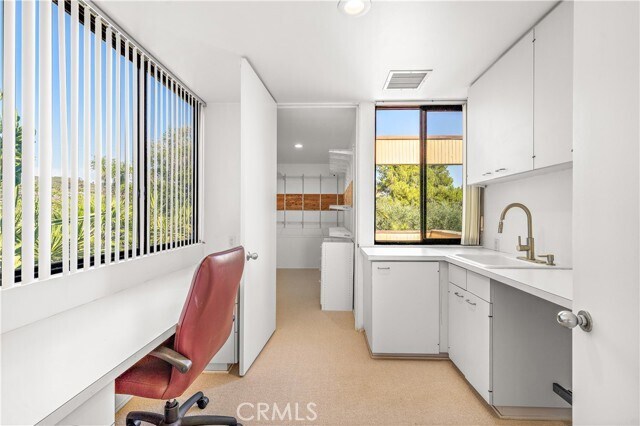 Building Photo - 3028 Overhill Dr