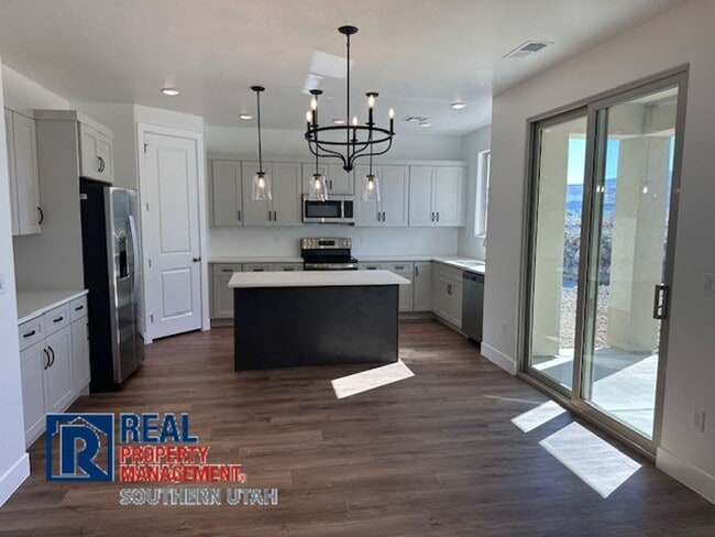 Building Photo - Large Home in Firerock