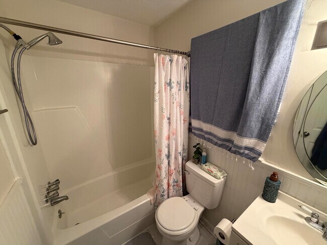 Building Photo - 101 Egret Ave