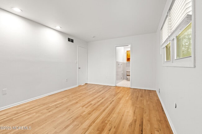 Building Photo - 1802 Holbrook St