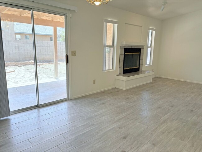 Building Photo - newly remodeled 3 bed/ 2 bath home