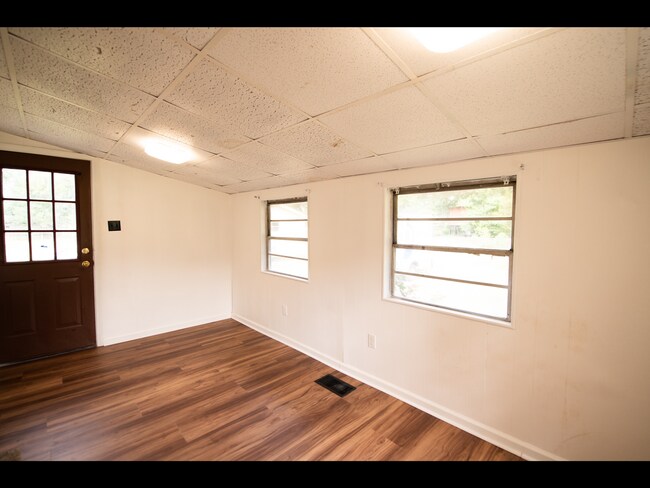 Building Photo - 35 Barham Loop