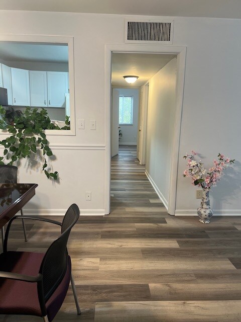 Building Photo - 3210 Orleans Dr